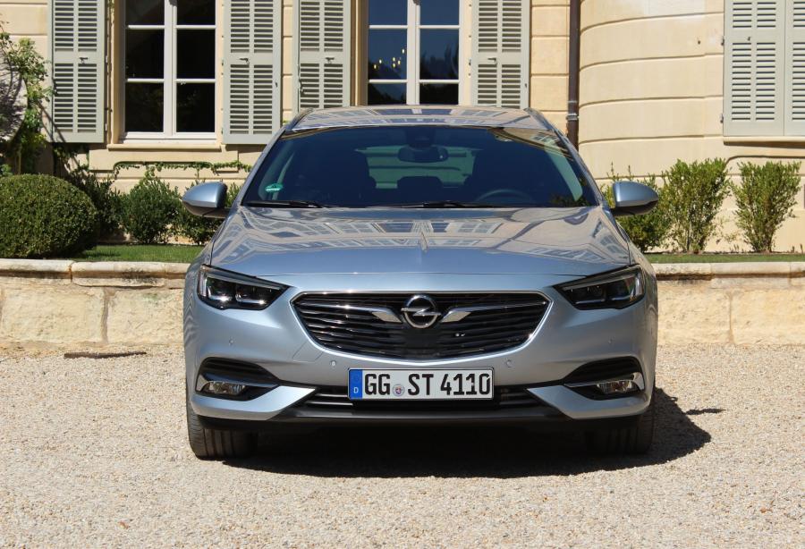  Opel Insignia Sports Tourer Turbo D 2017 года  (фото 38 из 40)